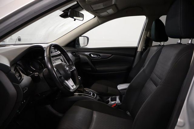 Used 2020 Nissan Rogue SV image 12