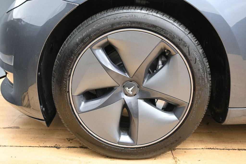 Used 2023 Tesla Model 3 Standard Range image 12
