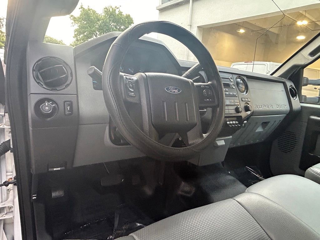 Used 2016 Ford F550 2WD Regular Cab Super Duty image 23