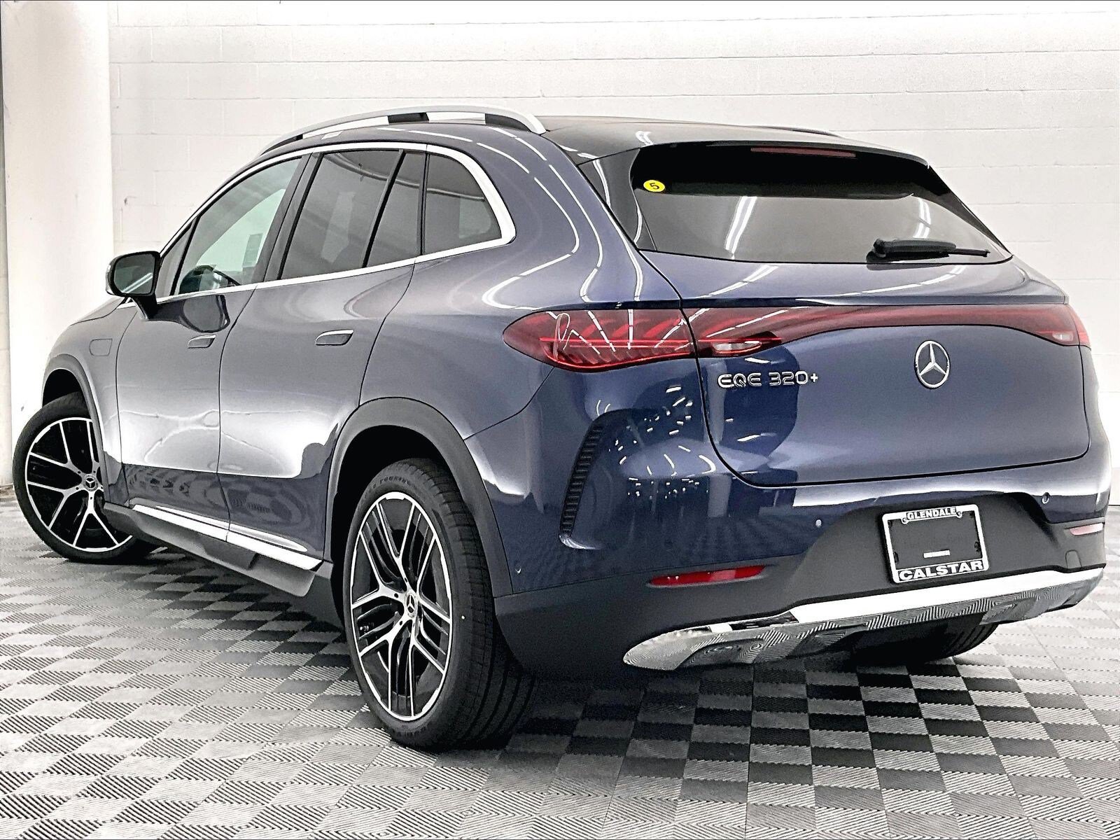 New 2027 Mercedes-Benz EQE 320+ SUV image 2