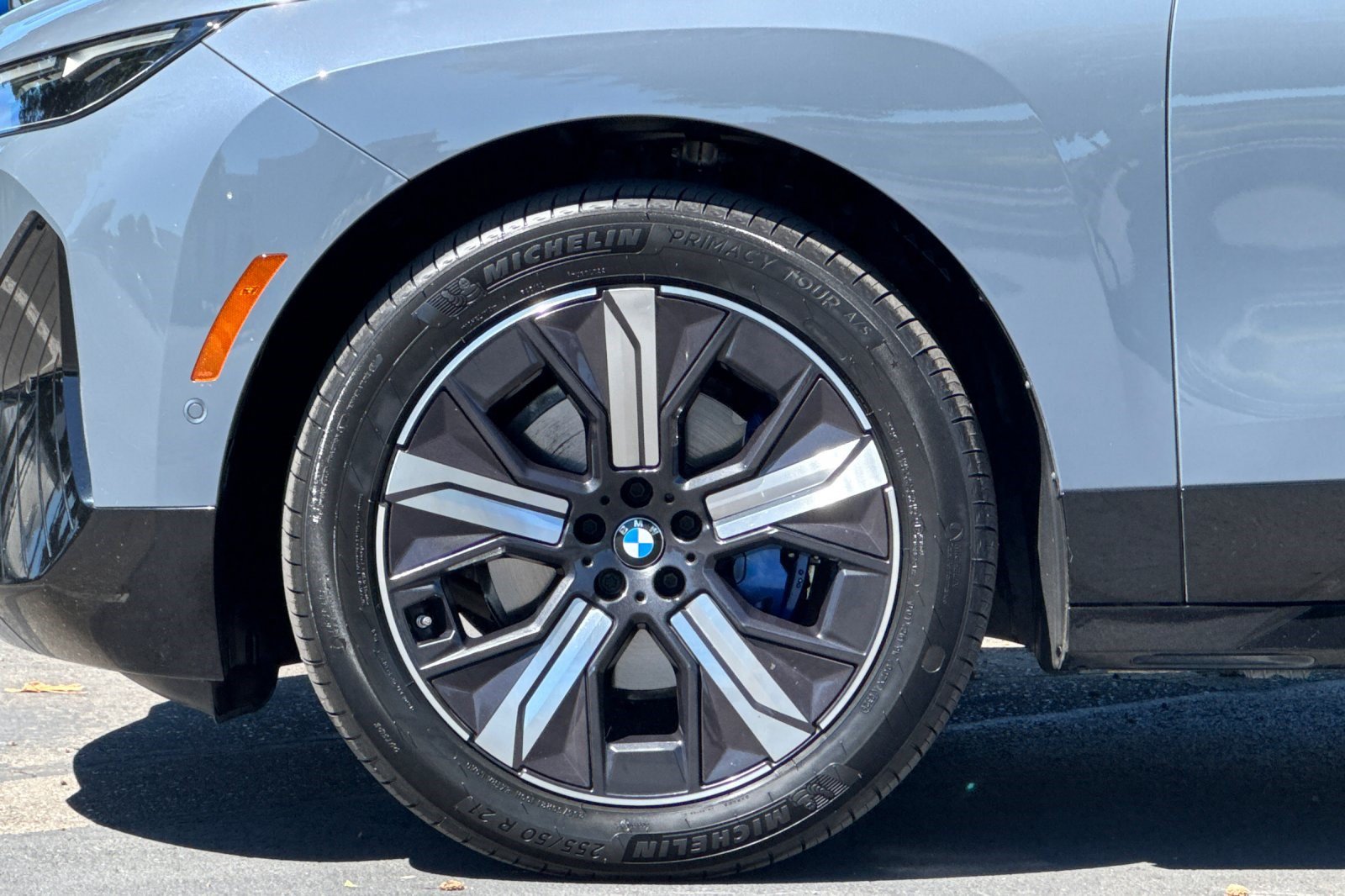 Used 2024 BMW iX xDrive50 w/ Sport Package AWD/4WD image 39