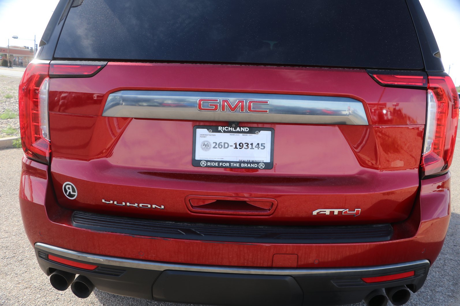 Used 2024 GMC Yukon AT4 w/ Technology Package AWD/4WD image 6