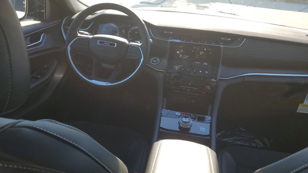 New 2025 Jeep Grand Cherokee L Altitude image 11