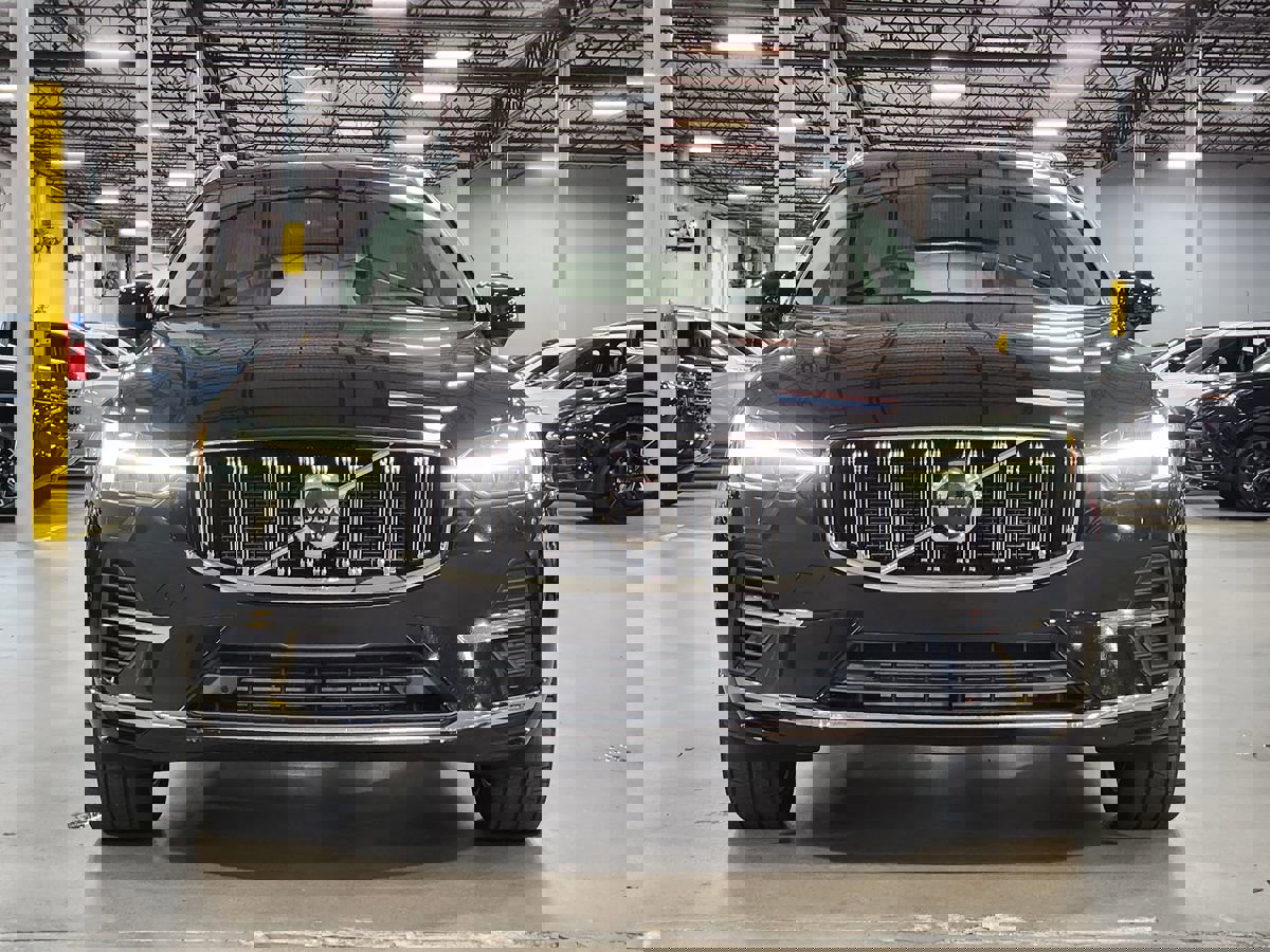 Used 2023 Volvo XC60 T8 Plus w/ Protection Package Premier image 3