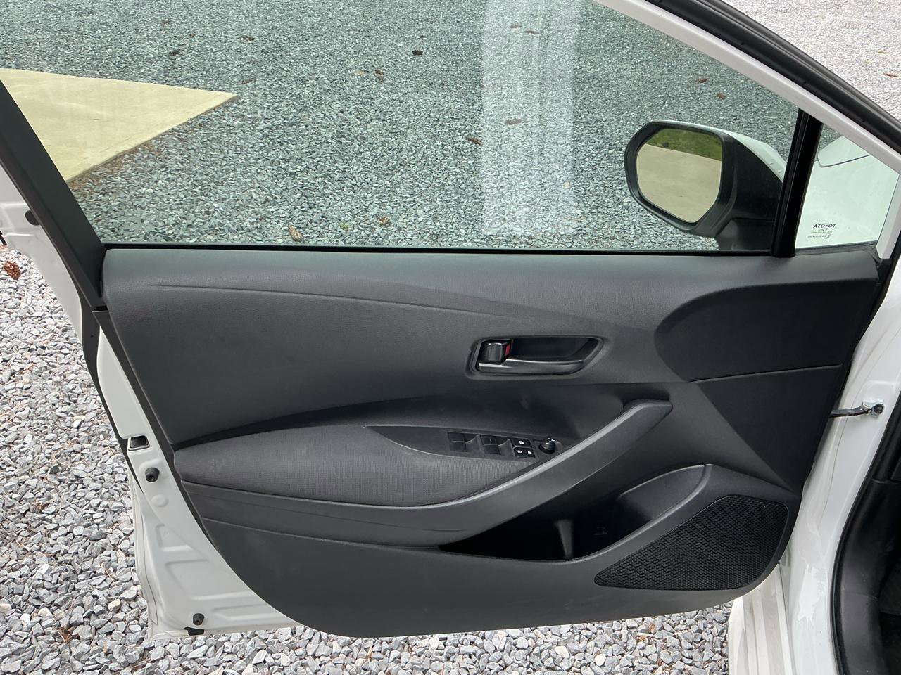 Used 2022 Toyota Corolla LE FWD image 12