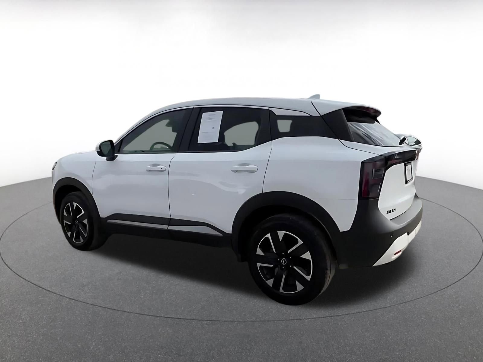 Used 2025 Nissan Kicks SV AWD/4WD image 10