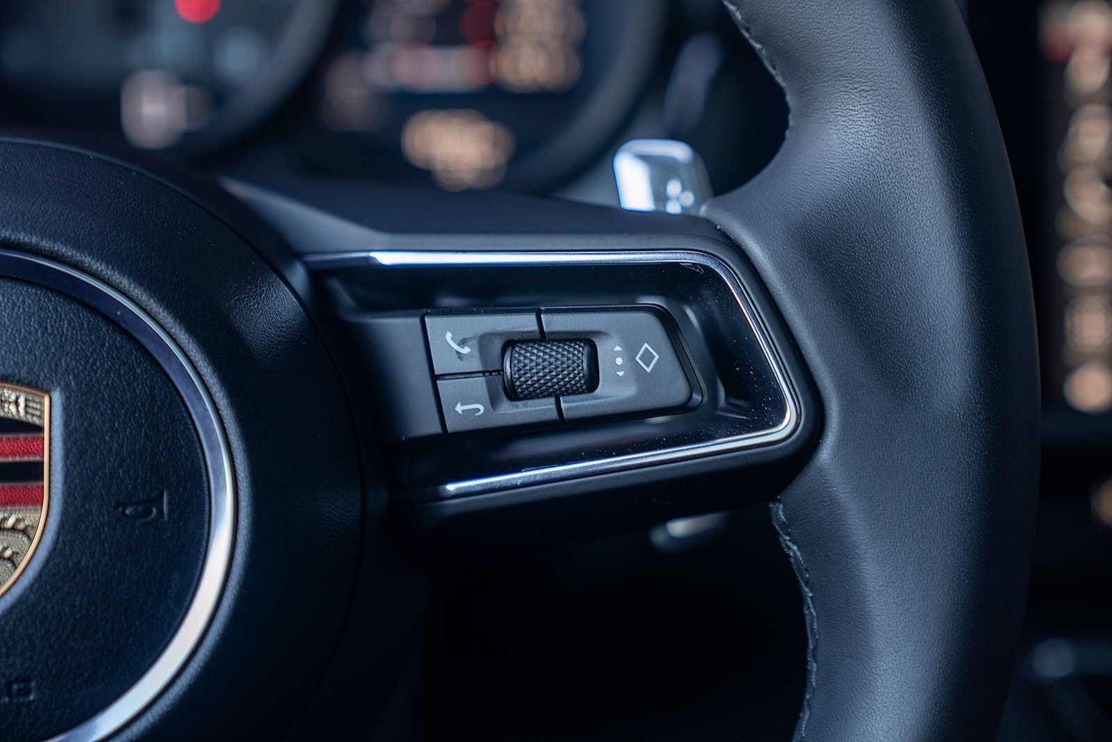 Certified 2025 Porsche Macan AWD/4WD image 8