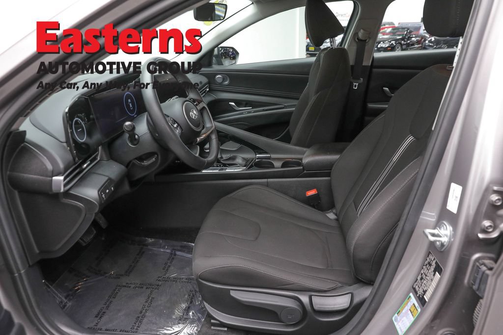 Used 2023 Hyundai Elantra SEL w/ Convenience Package FWD image 13