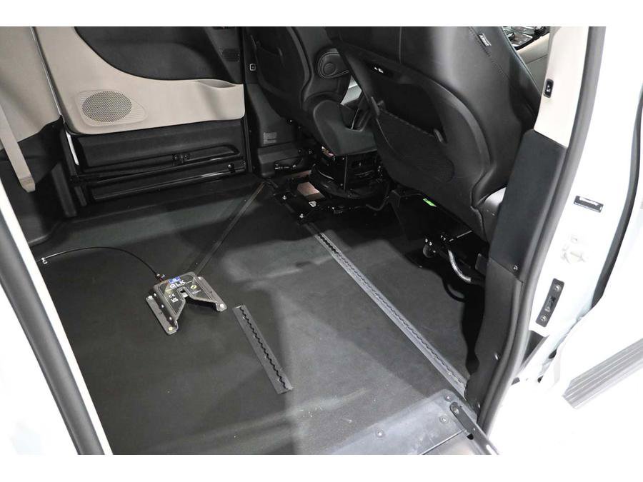 Used 2024 Chrysler Pacifica Touring-L FWD image 19