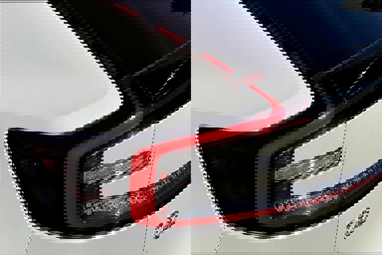 Used 2023 Volvo C40 P8 Recharge Ultimate image 31