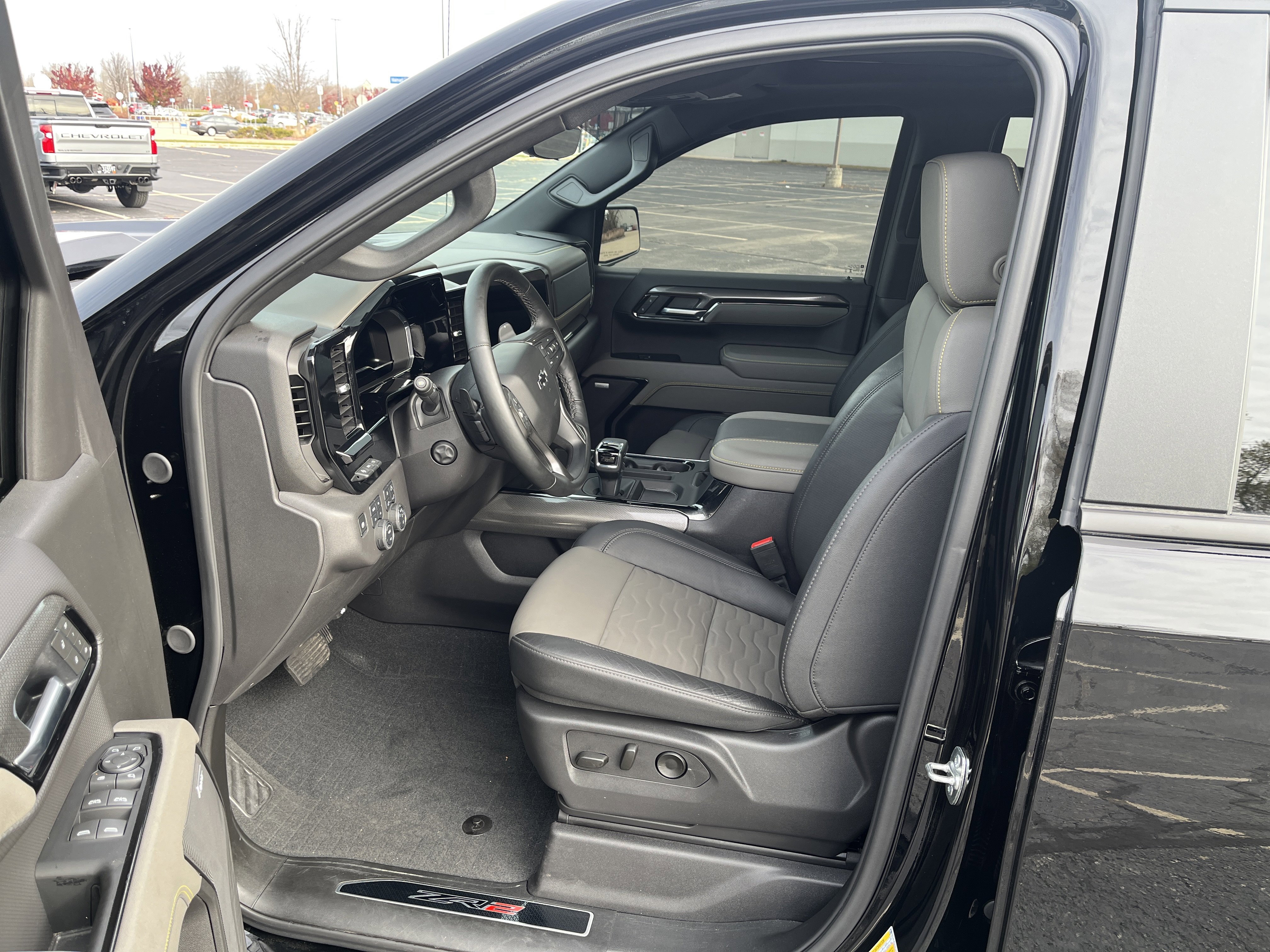 Used 2025 Chevrolet Silverado 1500 ZR2 w/ Technology Package image 11