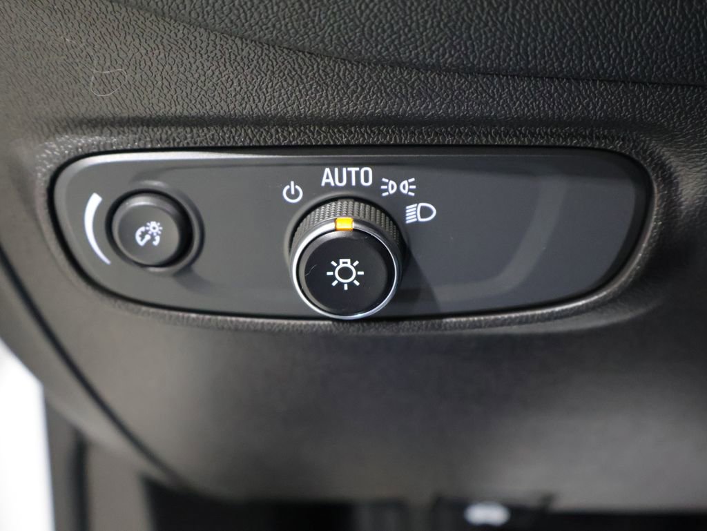 Used 2023 Chevrolet Equinox LT image 32