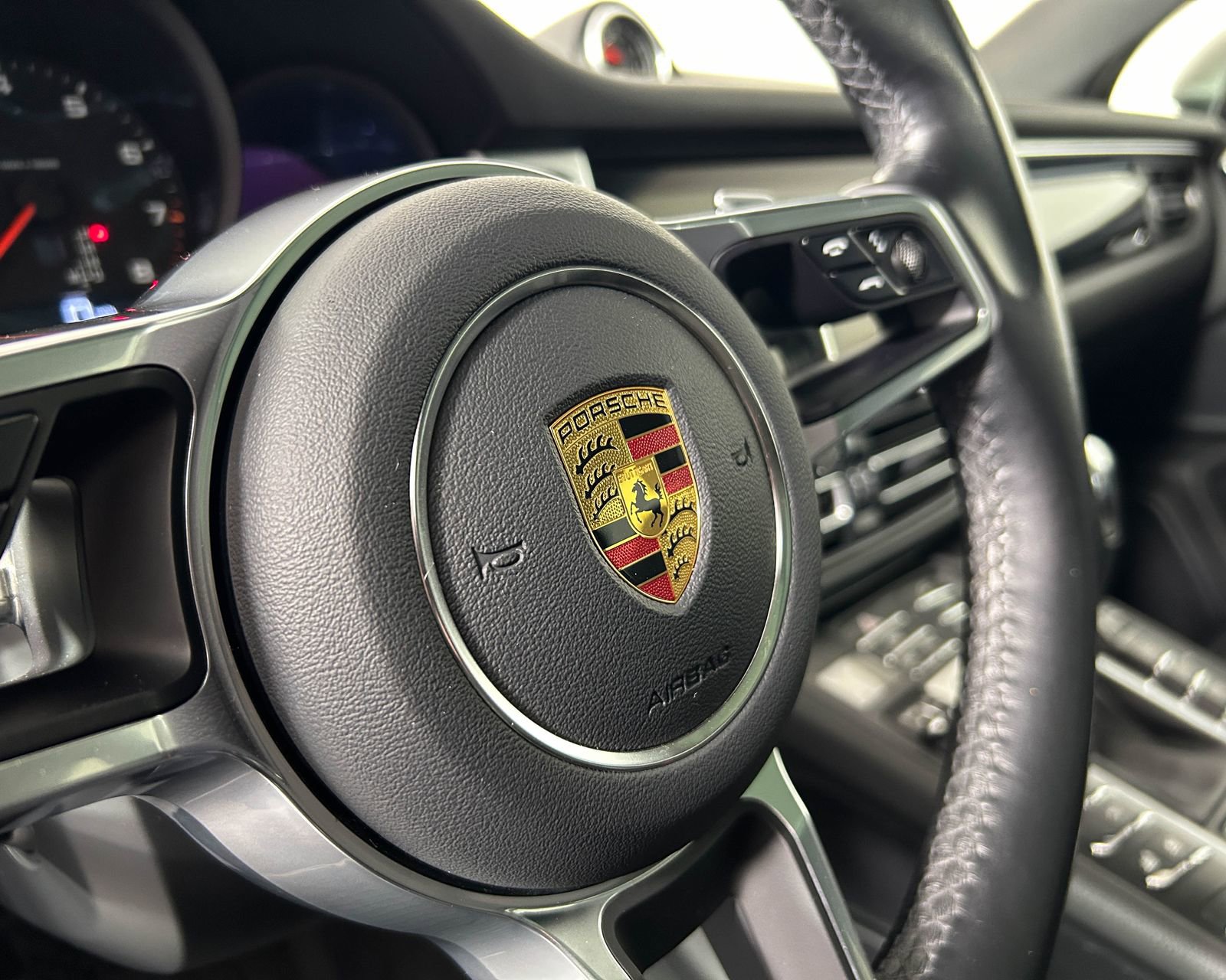 Used 2021 Porsche Macan AWD/4WD image 18