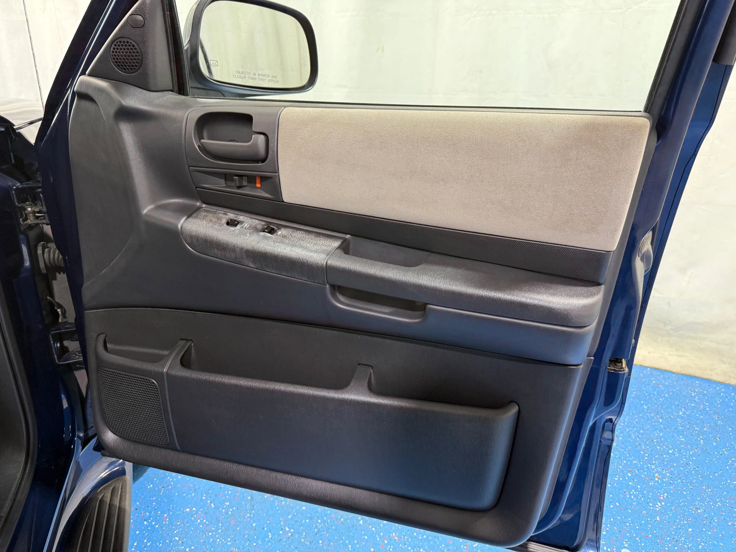 Used 2001 Dodge Durango R/T image 12