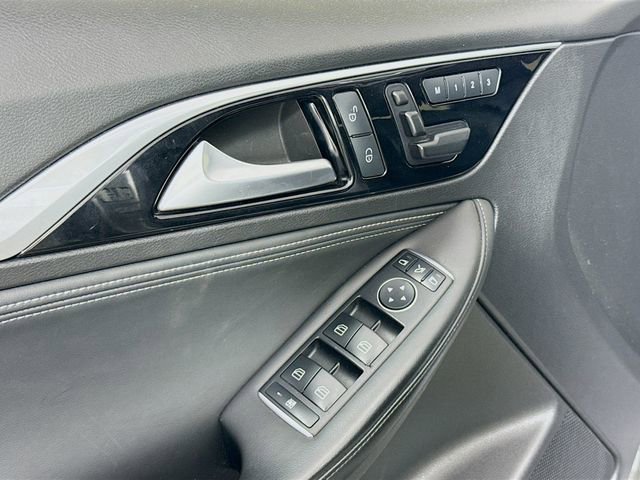 Used 2017 INFINITI QX30 AWD image 19