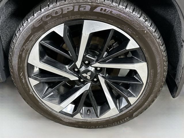 Used 2024 Mitsubishi Outlander SE image 32