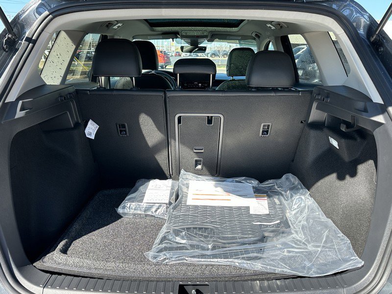 New 2025 Volkswagen Taos SEL image 4
