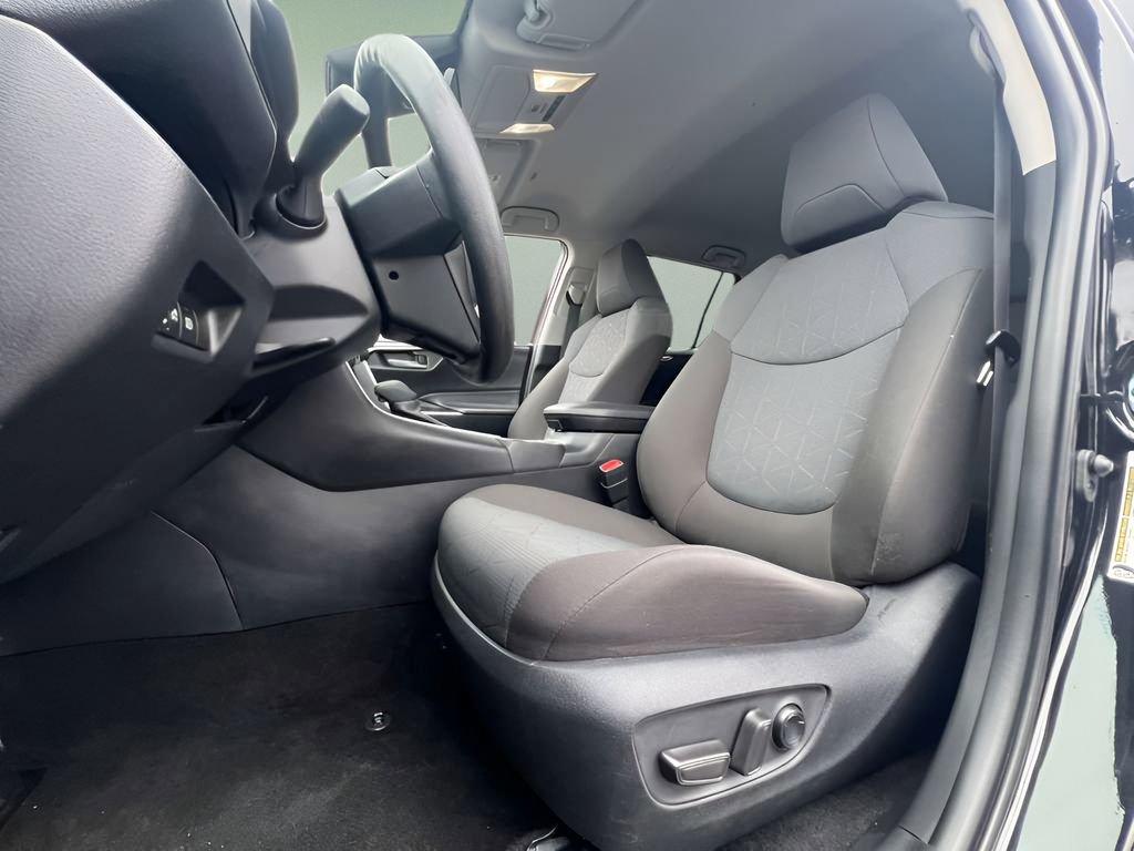 Used 2025 Toyota RAV4 XLE AWD/4WD image 22