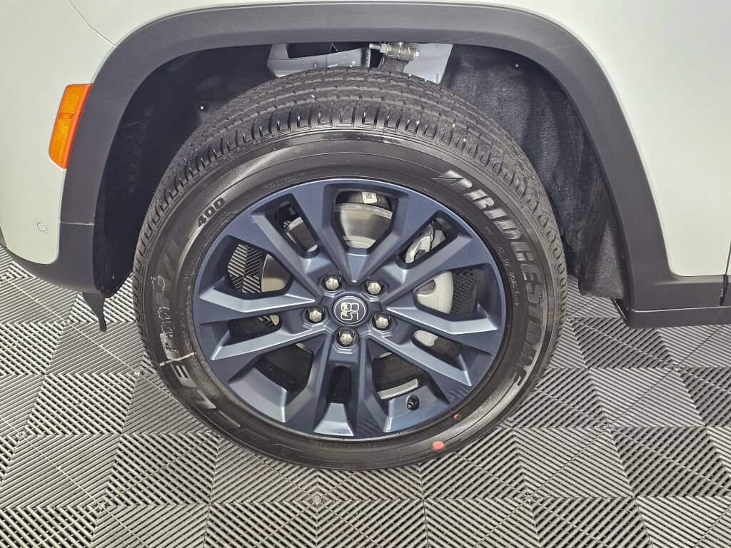 New 2026 Jeep Grand Cherokee Limited AWD/4WD image 10