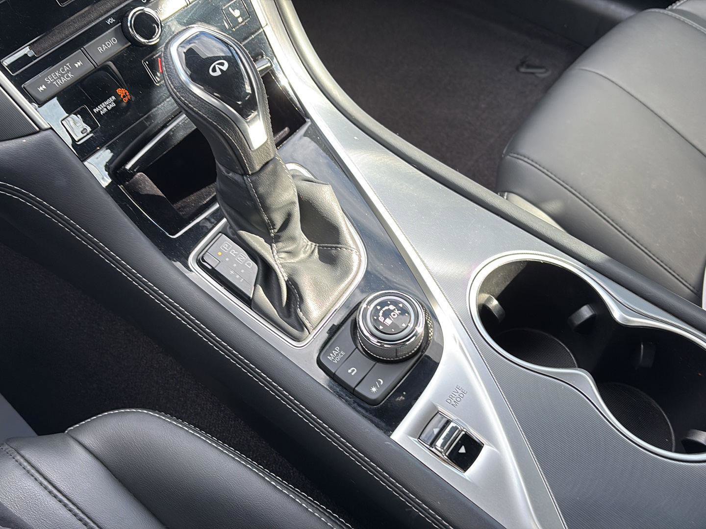 Used 2019 INFINITI Q60 3.0t Luxe w/ Essential Package image 16