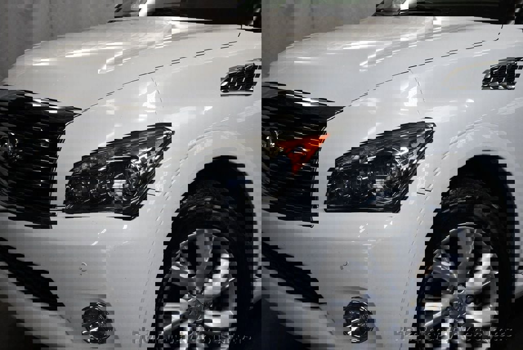 Used 2011 INFINITI QX56 4WD w/ Theater Pkg image 3