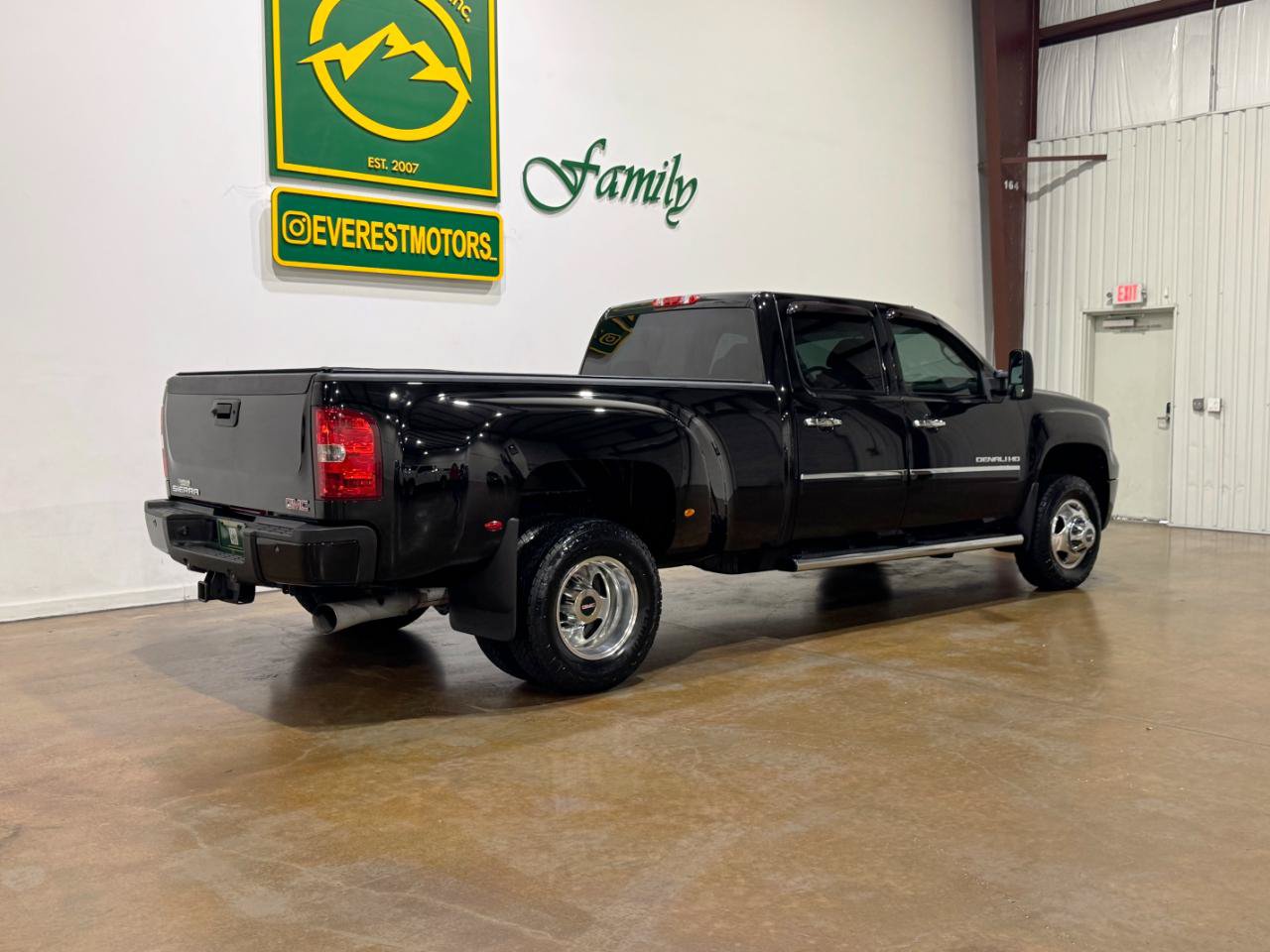 Used 2011 GMC Sierra 3500 Denali AWD/4WD image 7