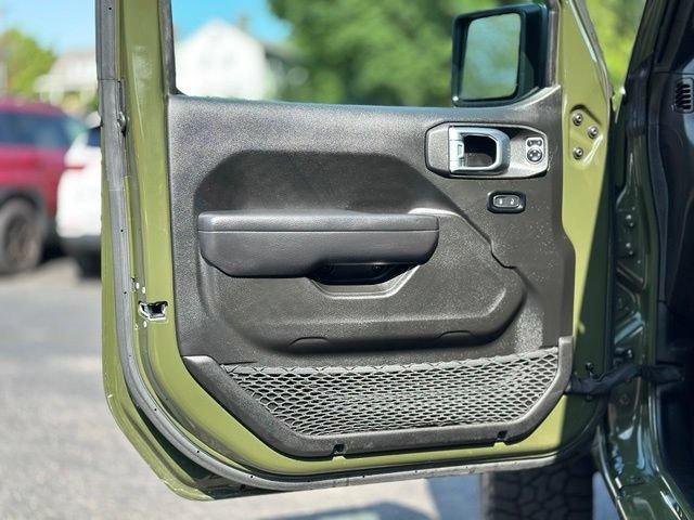 Used 2023 Jeep Gladiator Rubicon w/ LED Lighting Group AWD/4WD image 11