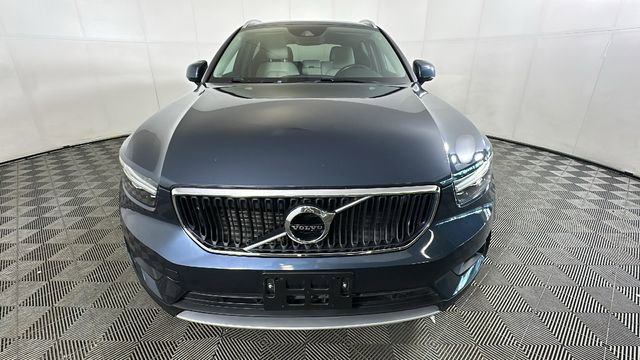 Used 2021 Volvo XC40 T4 Momentum FWD image 8
