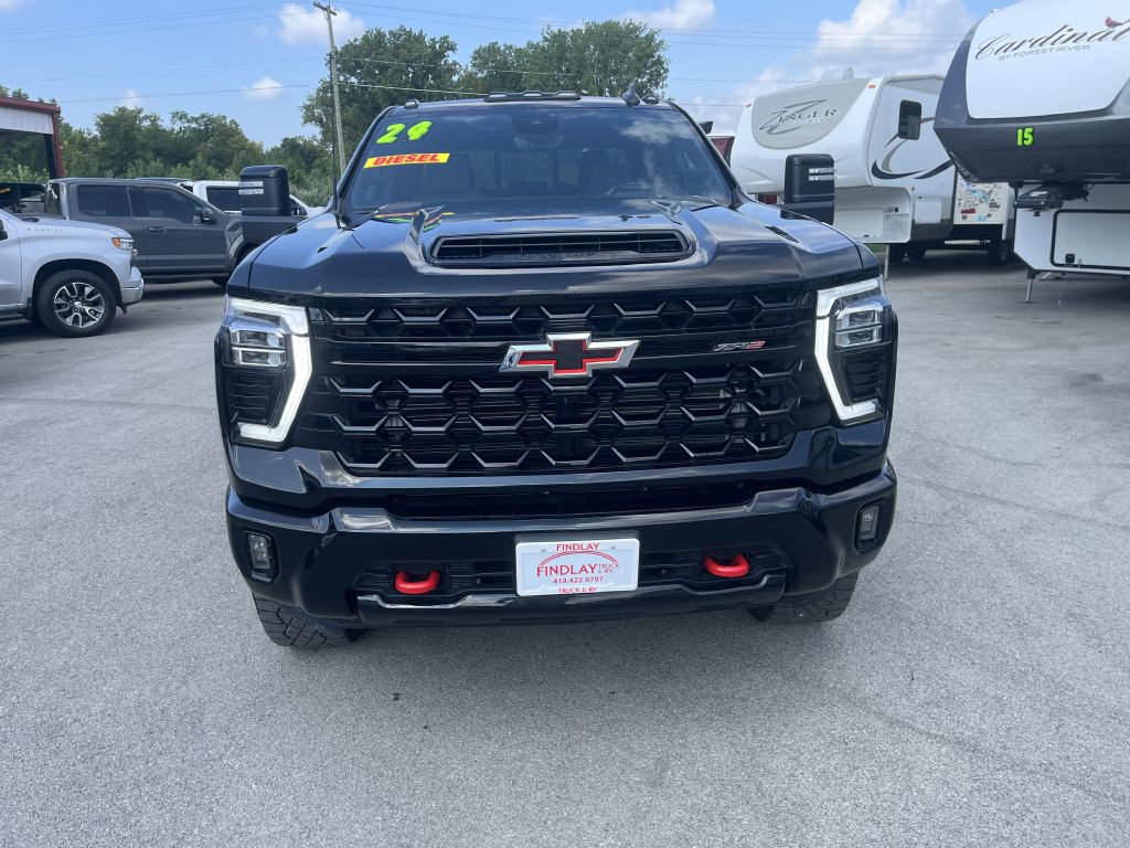 Used 2024 Chevrolet Silverado 2500 ZR2 w/ Technology Package image 4