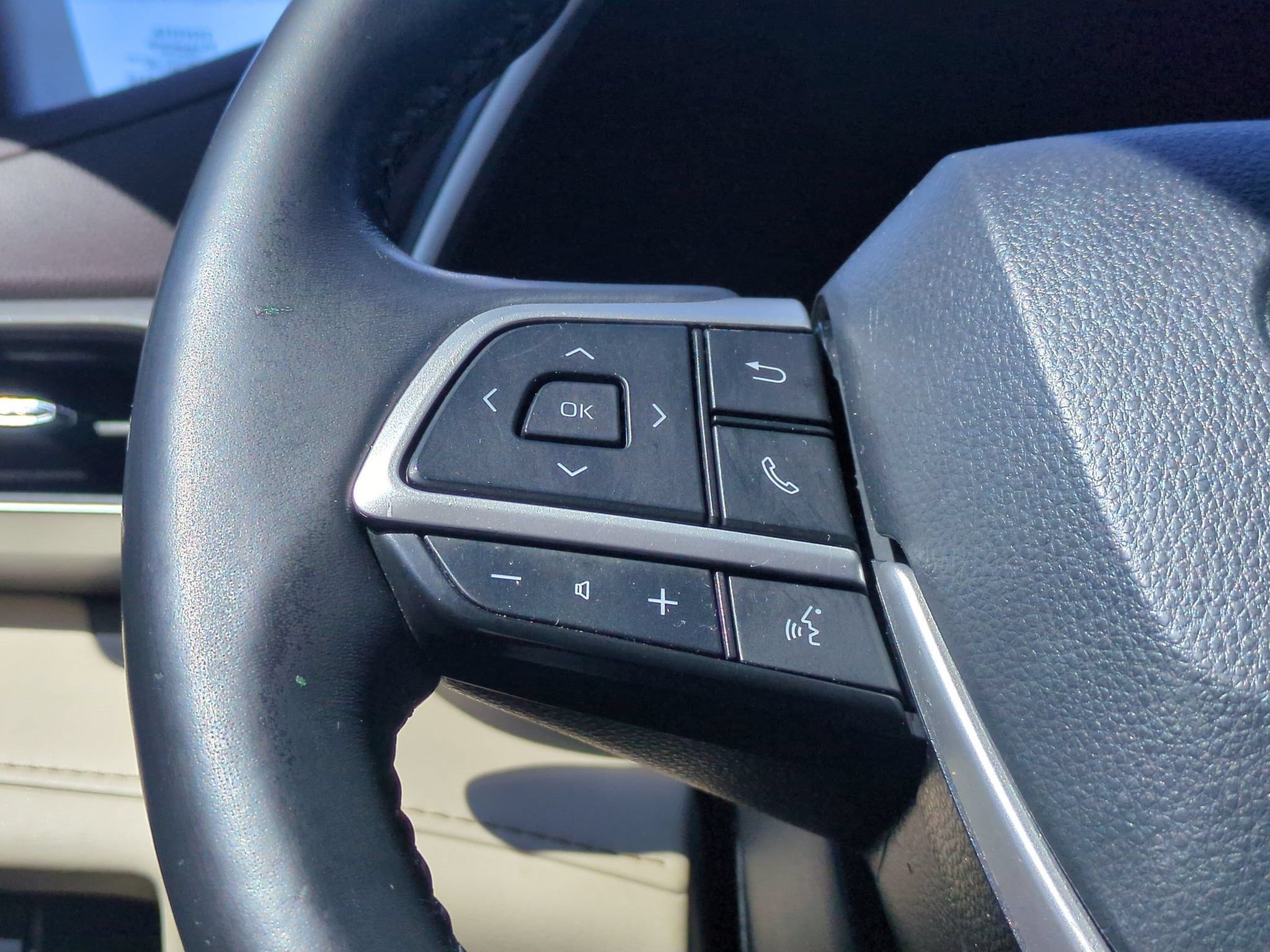 Used 2022 Toyota Highlander XLE FWD image 16