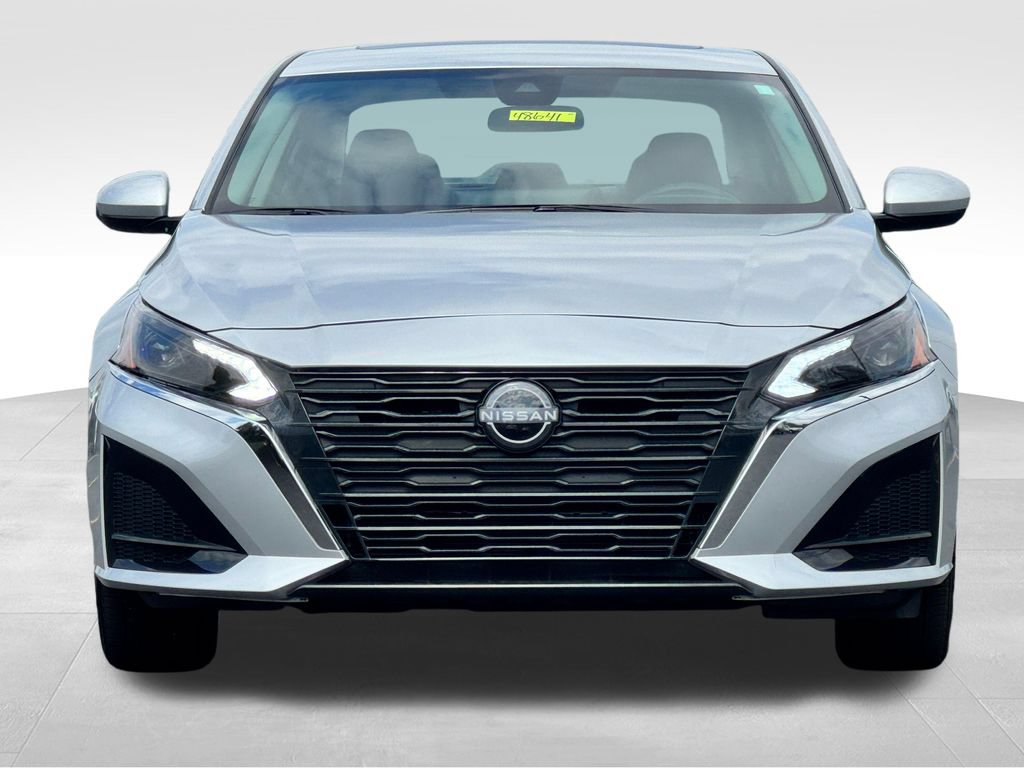 Used 2025 Nissan Altima 2.5 SV w/ SV Special Edition Package AWD/4WD image 2