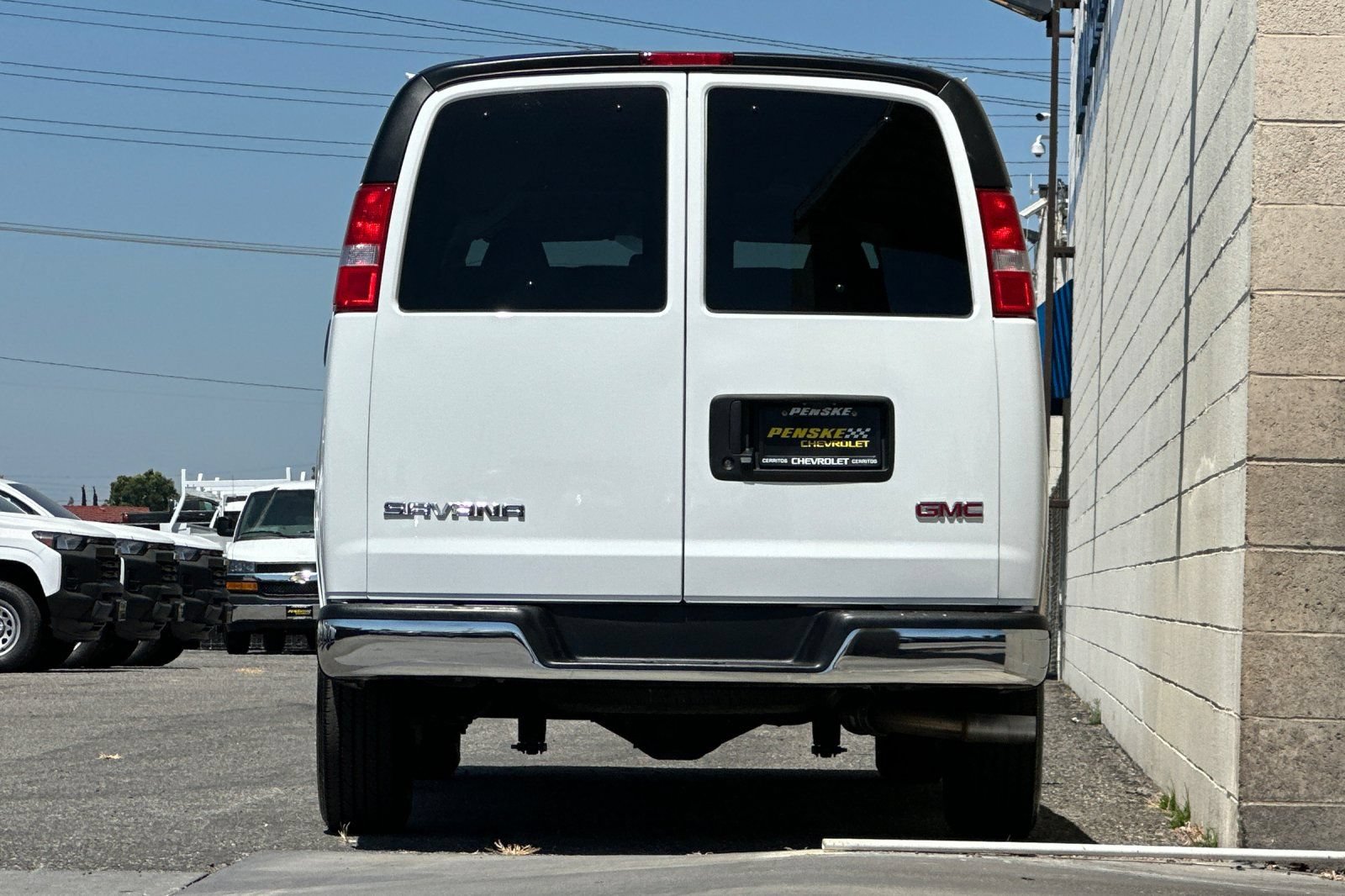 Certified 2025 GMC Savana 3500 LT w/ LT Preferred Equipment Group RWD image 5