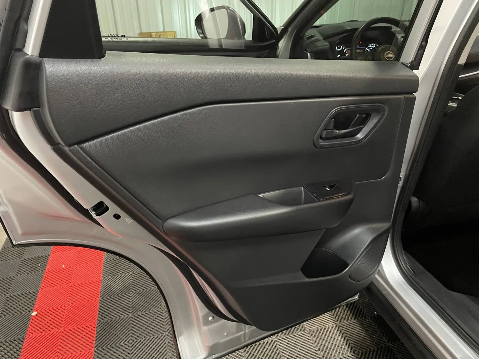 Used 2024 Nissan Rogue S FWD image 35