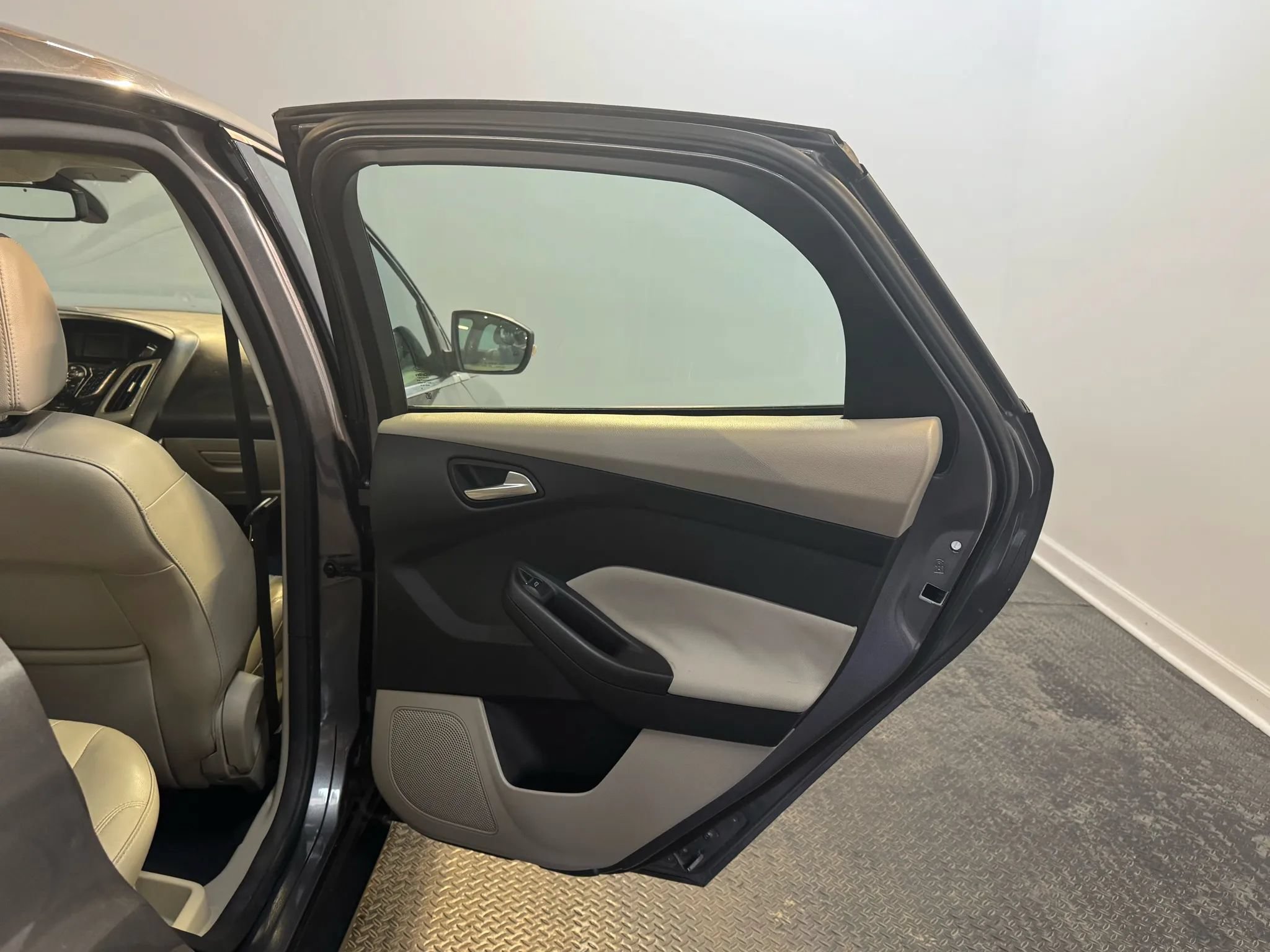 Used 2012 Ford Focus SEL FWD image 27