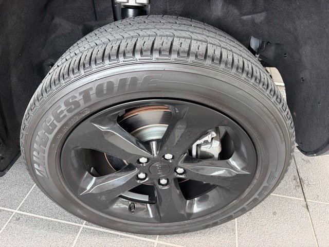 Used 2025 Jeep Grand Cherokee L Altitude AWD/4WD image 6