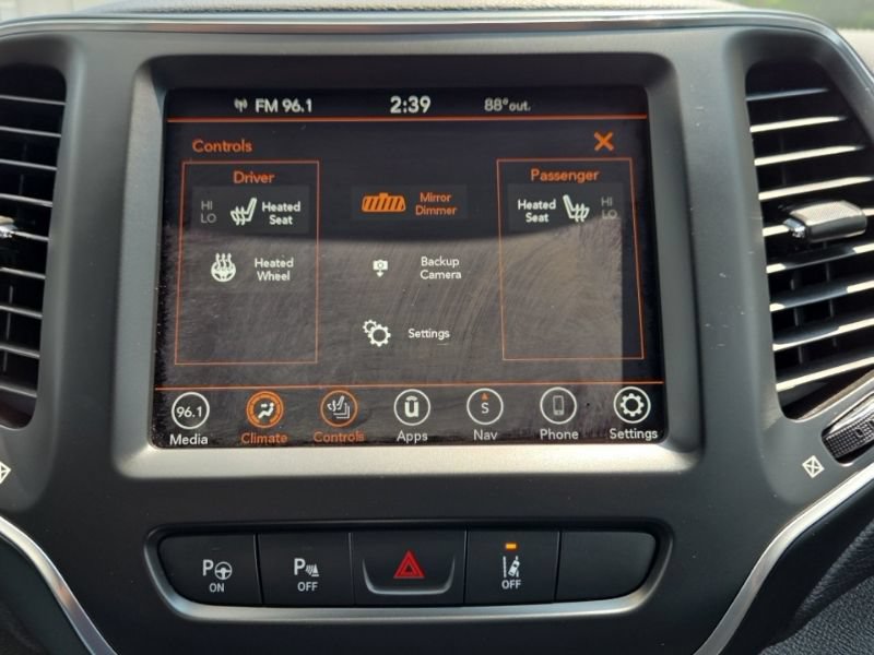 Used 2023 Jeep Cherokee Altitude Lux AWD/4WD image 36