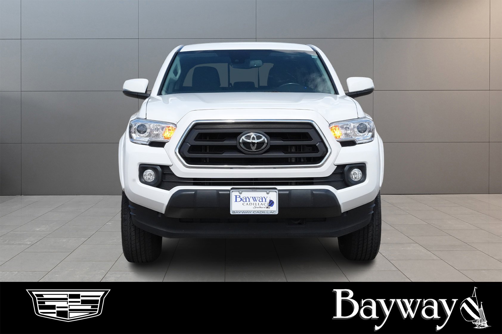 Used 2022 Toyota Tacoma SR5 w/ Technology Package image 2