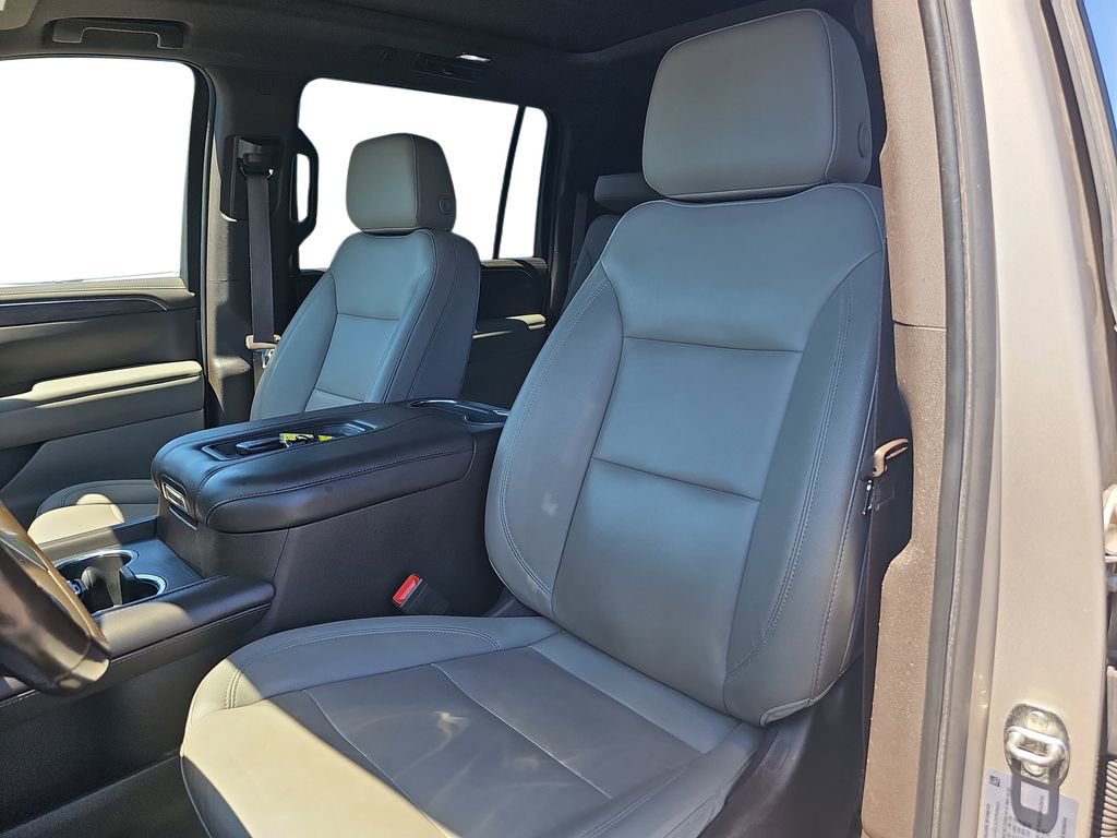 Used 2023 Chevrolet Suburban LT w/ Luxury Package AWD/4WD image 15