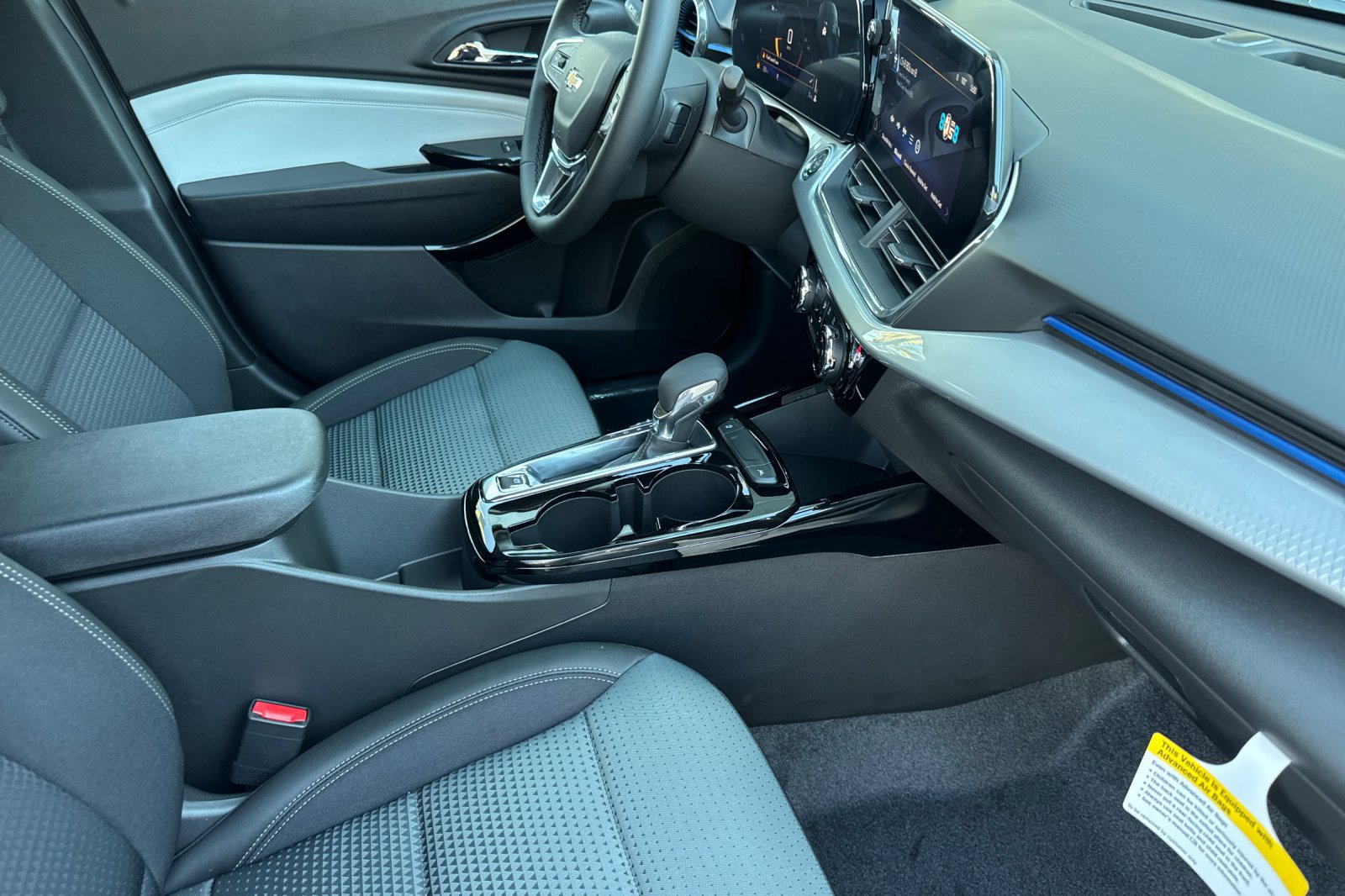 New 2026 Chevrolet Trax LT w/ LT Convenience Package FWD image 15