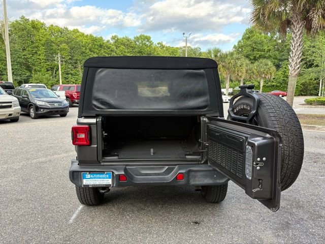 Used 2018 Jeep Wrangler Unlimited Sahara w/ LED Lighting Group AWD/4WD image 34