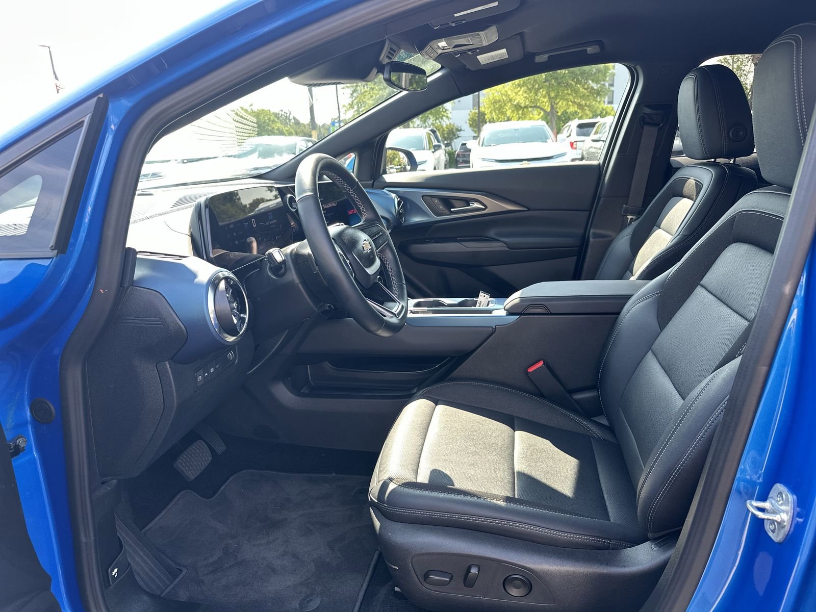 Used 2025 Chevrolet Equinox EV LT w/ Convenience Package FWD image 16