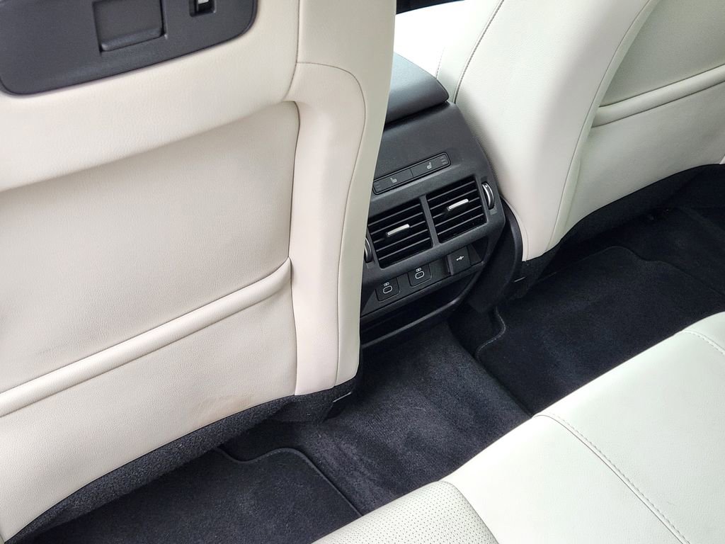 Used 2025 Land Rover Discovery Sport S image 13