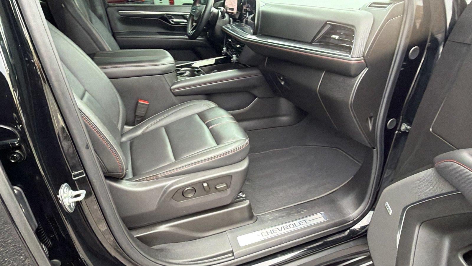 Used 2025 Chevrolet Suburban RST w/ Comfort Package RWD image 19