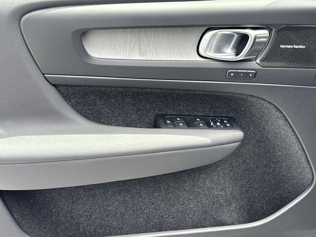 New 2024 Volvo XC40 B5 Plus w/ Climate Package image 33