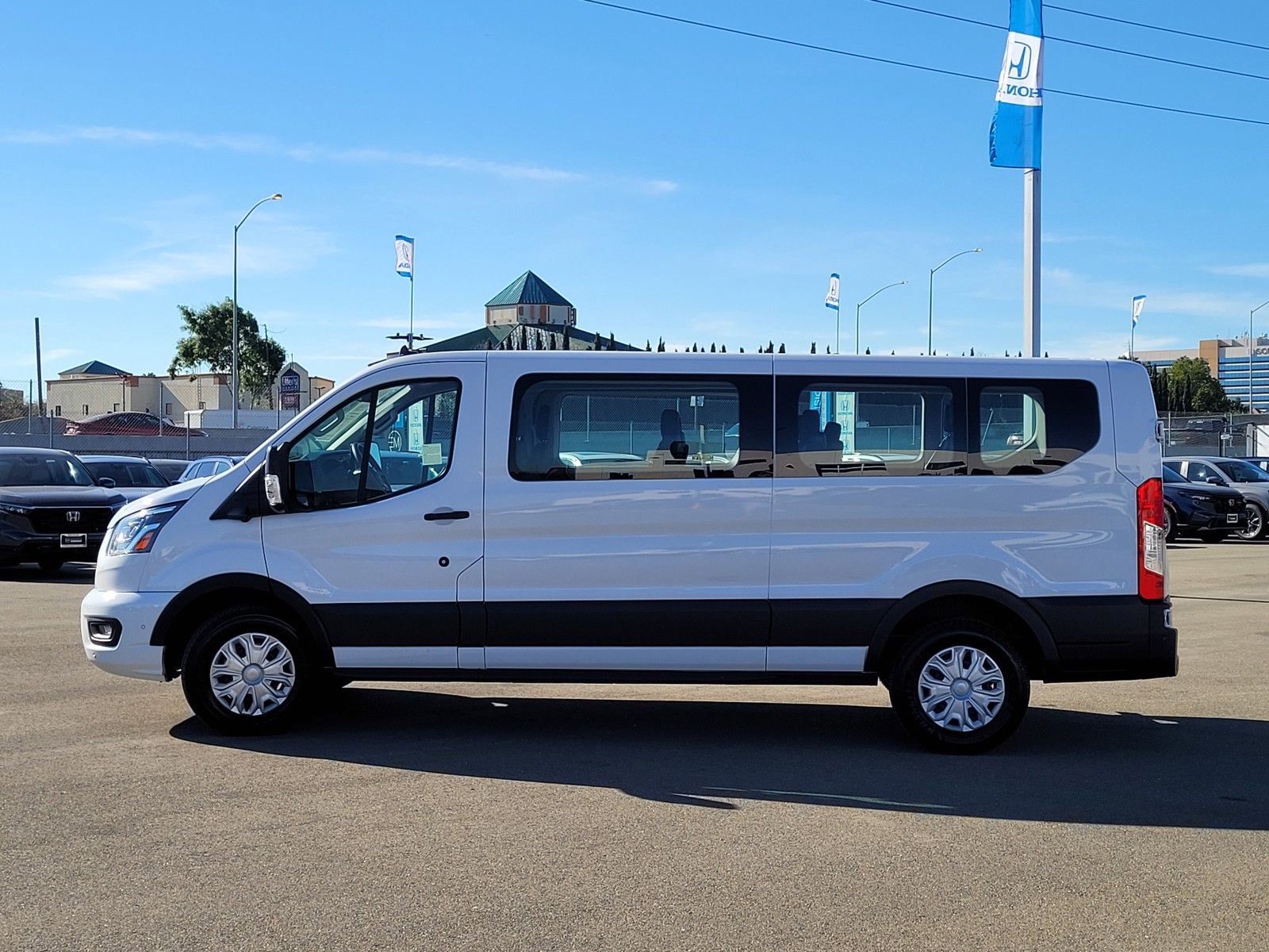 Used 2023 Ford Transit 350 XLT image 8