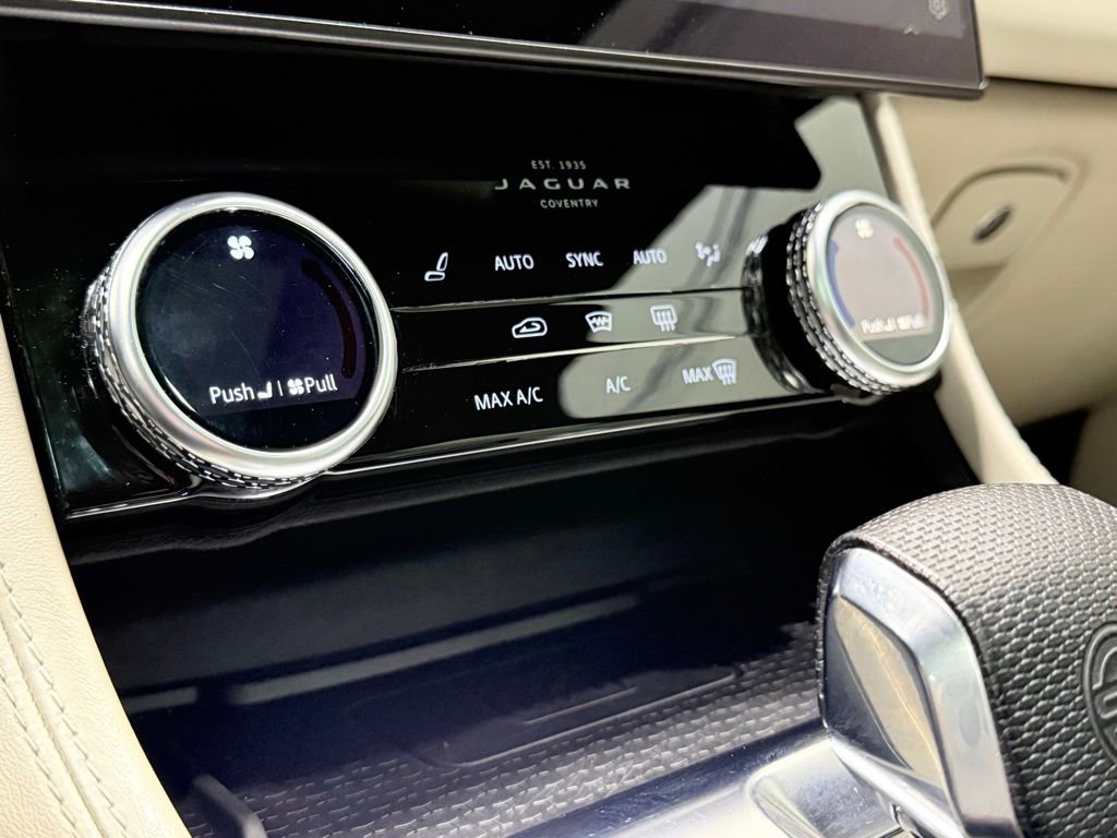 Used 2021 Jaguar F-PACE SVR image 35