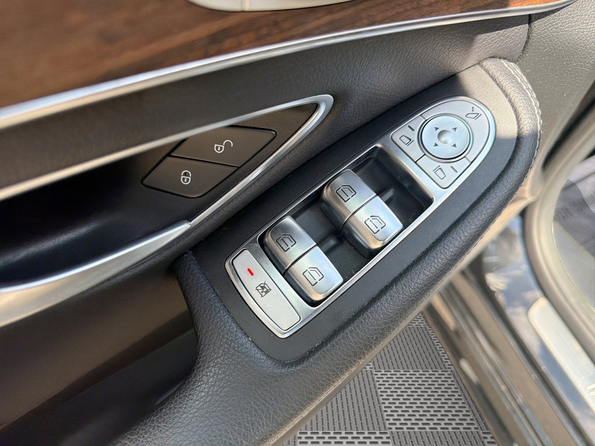 Used 2019 Mercedes-Benz C 300 Sedan image 15