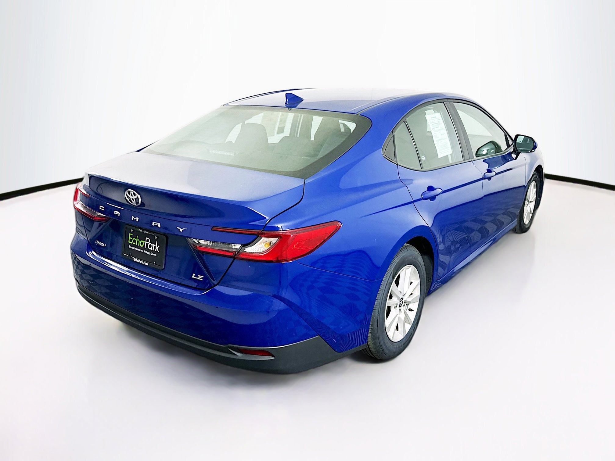 Used 2025 Toyota Camry LE image 9