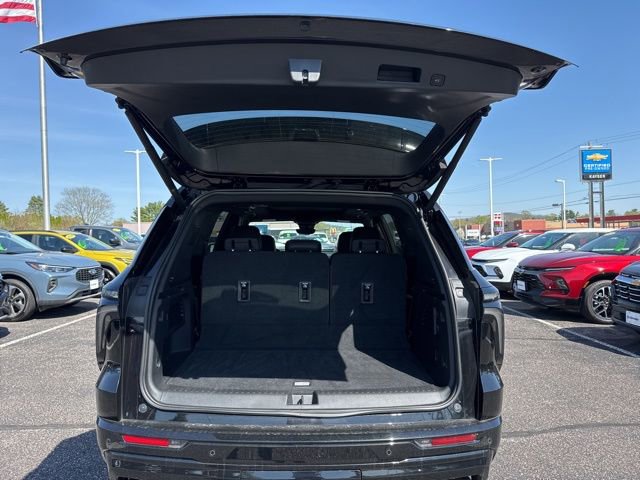 Used 2025 Chevrolet Traverse RS w/ LPO, Floor Liner Package AWD/4WD image 7