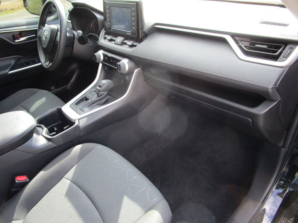 Used 2022 Toyota RAV4 XLE image 24